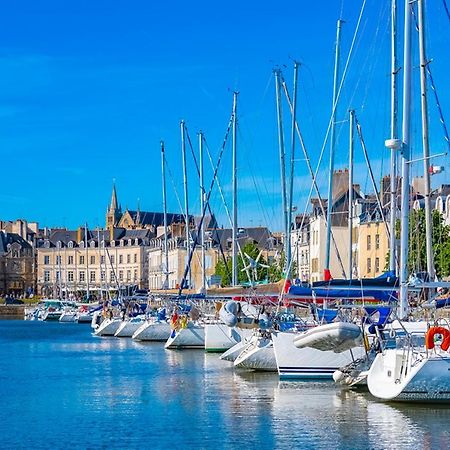 Grand Appartement De Standing Avec Terrasse Vue Port Au Centre De วานส์ ภายนอก รูปภาพ