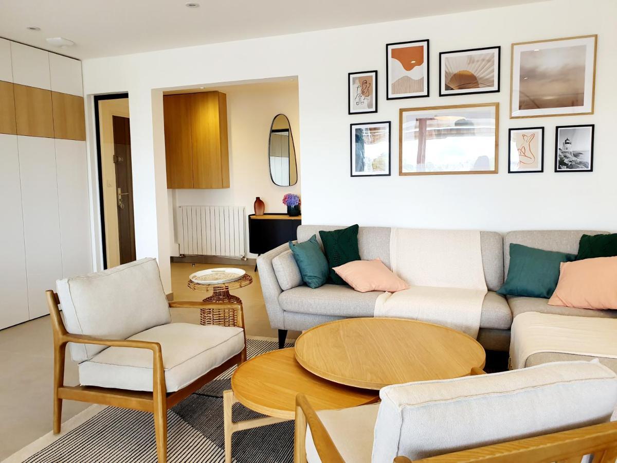 Grand Appartement De Standing Avec Terrasse Vue Port Au Centre De วานส์ ภายนอก รูปภาพ
